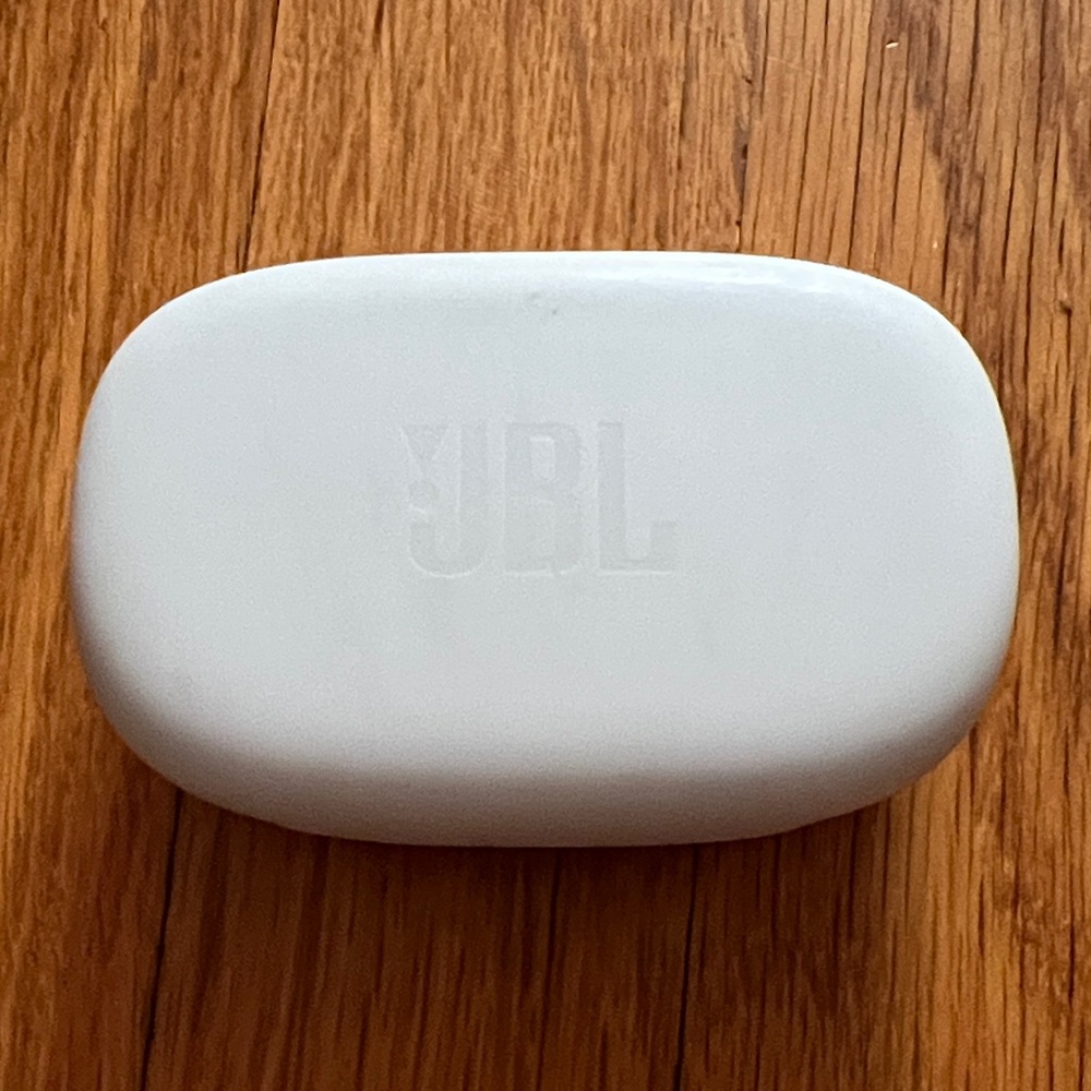 JBL Compact White Earbuds Case
